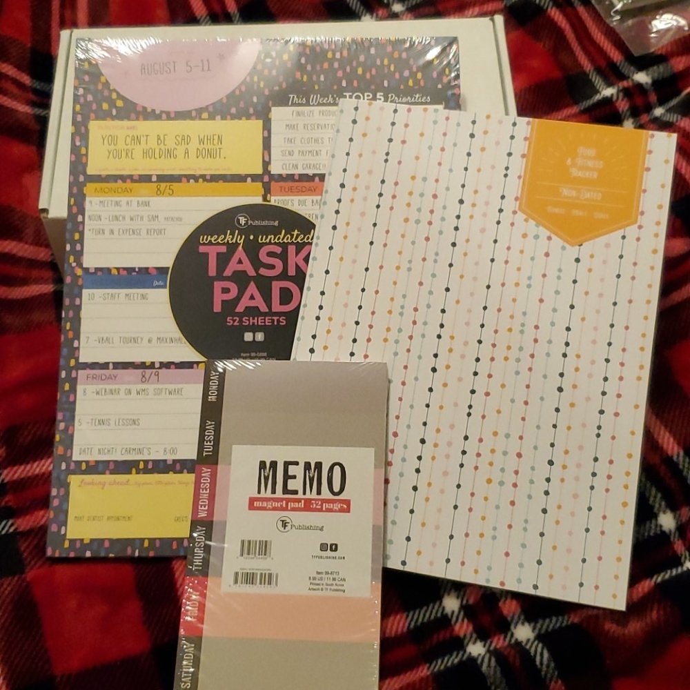 Weekly food, fitness, and task pad planner set